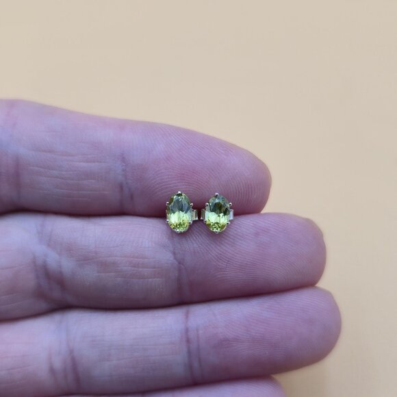 Jewelry - Sterling Silver Small Green Gem Peridot Stud Earrings A5662
